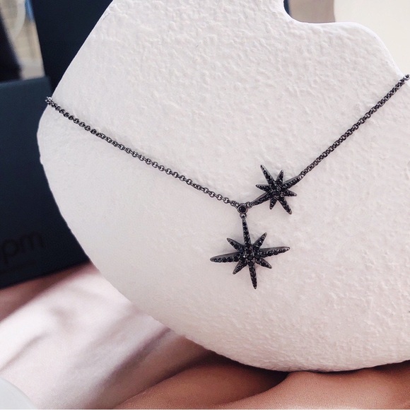 Elegant Black Starburst Necklace - Picture 4 of 6